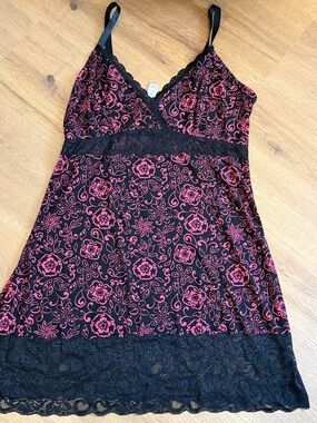 Delta Burke Black Chemise with Pink Floral Pattern and Lace Trim